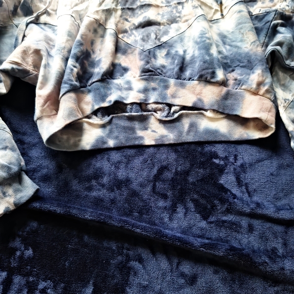 PINK Hoodie - Picture 3 of 7